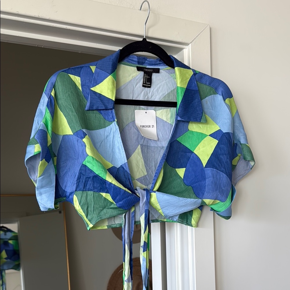 NWT Colorful Geometric Tie-Front Top